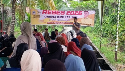 Reses anggota DPRD Rohil, M Hotib menyerap aspirasi warga Kecamatan Bangko (foto/afrizal)