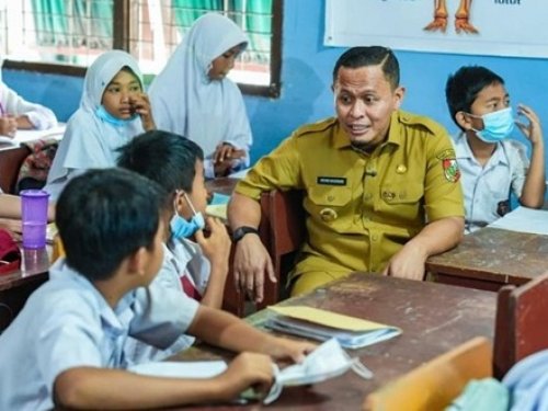 Ilustrasi: Walikota Pekanbaru Agung Nugroho saat meninjau Sekolah Dasar Negeri di Pekanbaru.